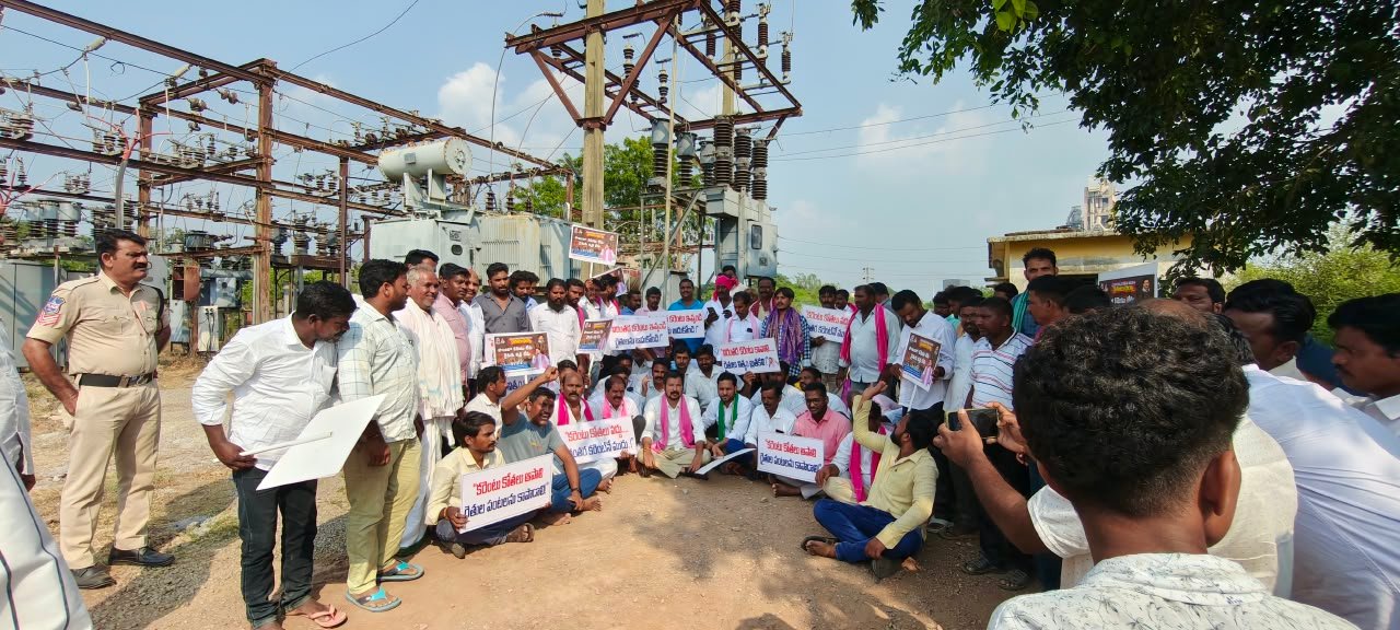 ఆర్టీఐ అమలులో సూర్యాపేట జిల్లాకు రాష్ట్రస్థాయి గుర్తింపు రాష్ట్రంలోనే ఉత్తమ జిల్లాగా ఎంపిక.. గవర్నర్ చేతుల మీదుగా అవార్డు అందుకున్న కలెక్టర్ తేజస్ నంద్ లాల్ పవార్ - Additional Image