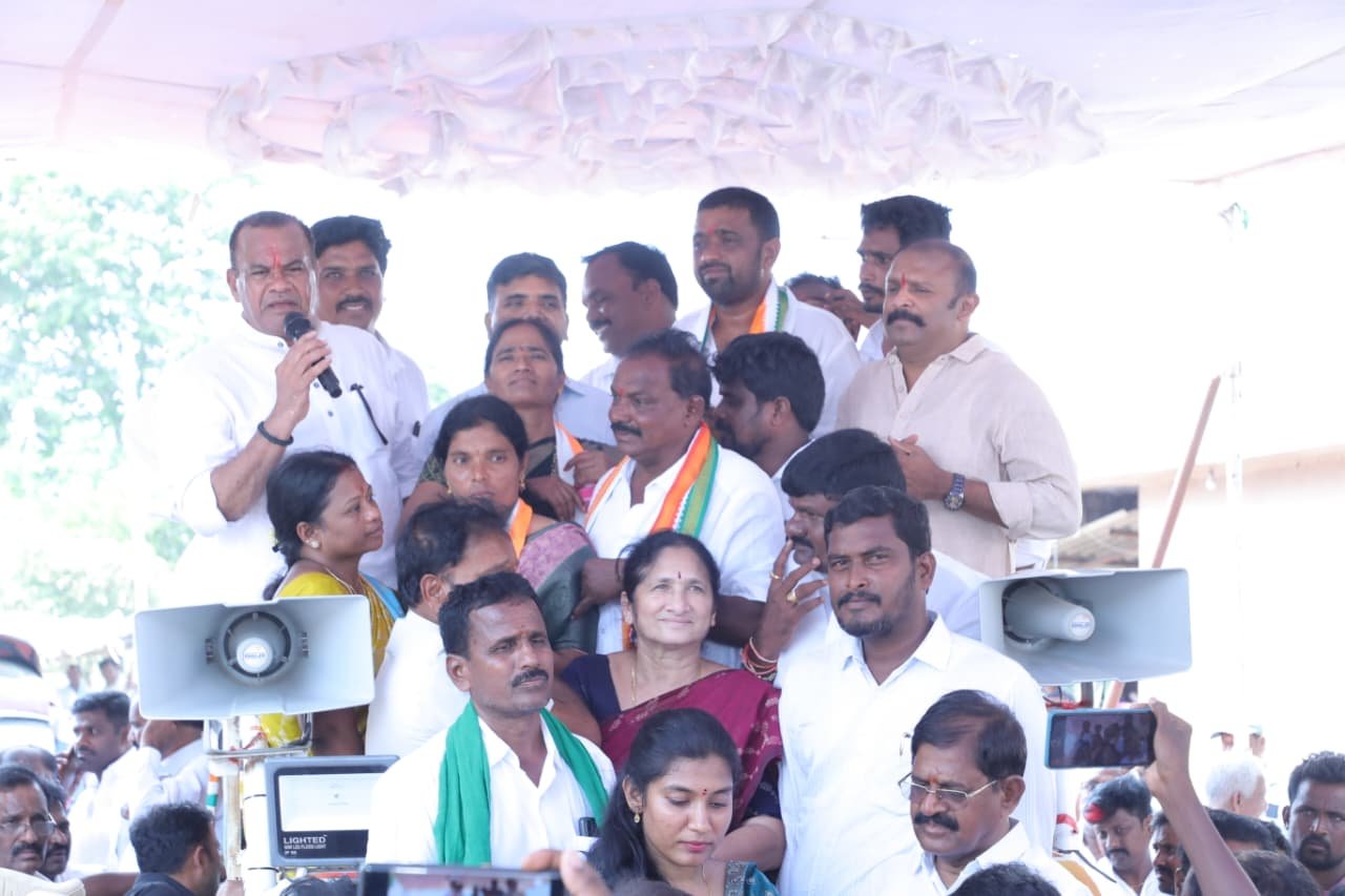 నల్లగొండలో రూ.75 కోట్లతో రహదారుల అభివృద్ధి పనులు రెండు ప్రధాన రహదారుల విస్తరణ, బలోపేతానికి శంకుస్థాపన చేసిన మంత్రి కోమటిరెడ్డి వెంకట్ రెడ్డి - Additional Image