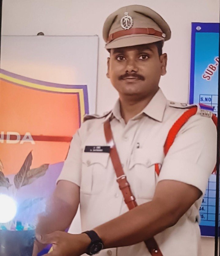 డ్యూటీకి వెళ్తుండగా ప్రమాదం.. ఎస్సై సతీష్‌కు తీవ్ర గాయాలు  రామగిరి శివారులో అదుపుతప్పి పడిన బైక్‌.. హైదరాబాద్‌కు తరలింపు - Additional Image