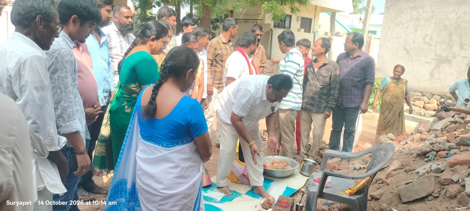 పుల్గంబండ తండలో 16 ఇందిరమ్మ ఇళ్లకు శంకుస్థాపన  ప్రారంభించిన మున్సిపల్ చైర్మన్ కొణతం చిన్న వెంకట్ రెడ్డి