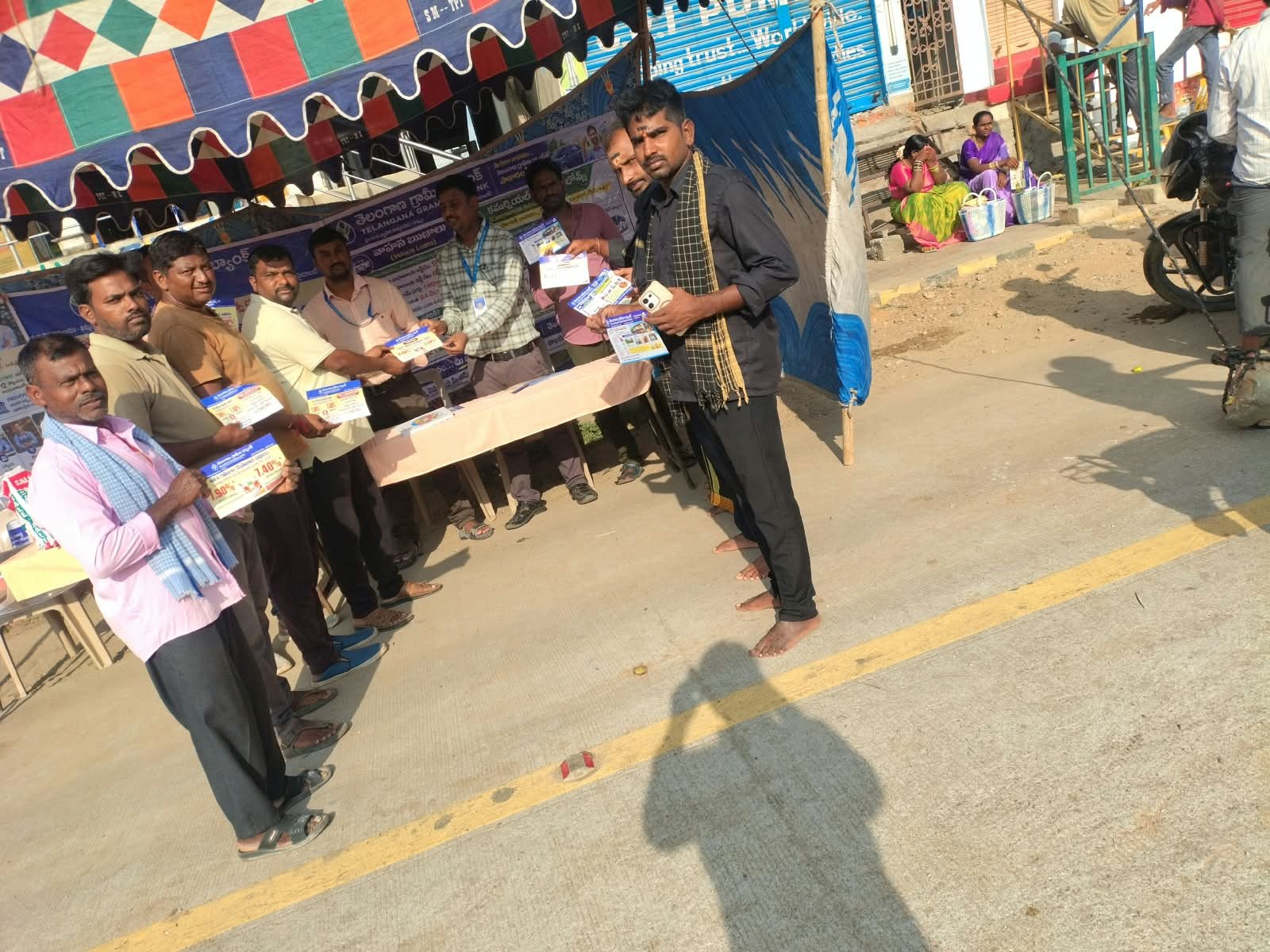 ఖాతాదారులకు బ్యాంకు సేవలపై అవగాహన  హుజూర్‌నగర్‌లో తెలంగాణ గ్రామీణ బ్యాంక్ మార్కెటింగ్ డే