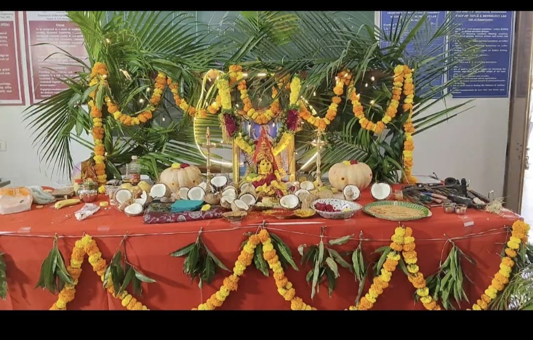 శక్తి ఆరాధనకు ప్రతీక.. కర్తవ్య నిర్వహణకు స్ఫూర్తి ఆయుధ పూజ వి జే ఐ టి కళాశాల ప్రిన్సిపాల్ ఏ. సృజన