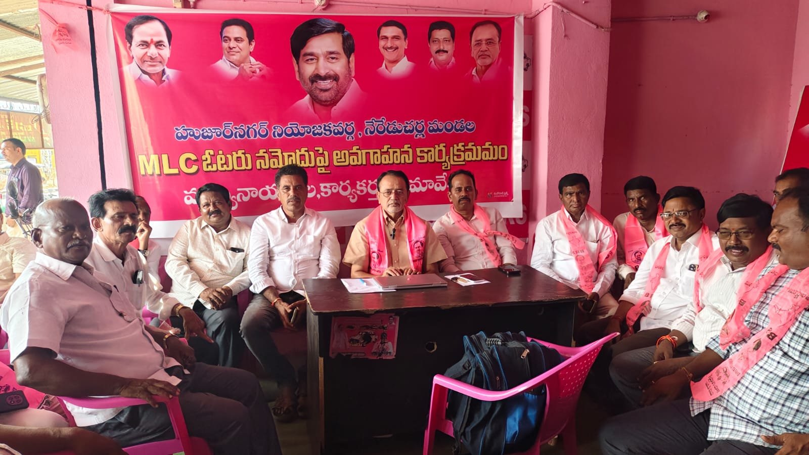 కాంగ్రెస్‌కు పట్టభద్రుల ఓటు అడిగే హక్కు లేదు  హామీలు అమలు చేయని ప్రభుత్వానికి పట్టభద్రులు బుద్ధి చెప్పాలి  బీఆర్‌ఎస్‌ నియోజకవర్గ సమన్వయకర్త ఒంటెద్దు నర్సింహారెడ్డి